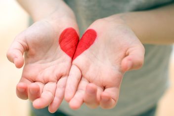 Heart in the hands of a child - Kostenloses image #182675